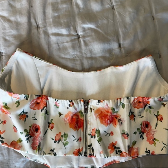 White fox floral corset size XL - Picture 6 of 6